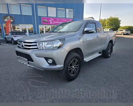 TOYOTA HILUX INVINCIBLE