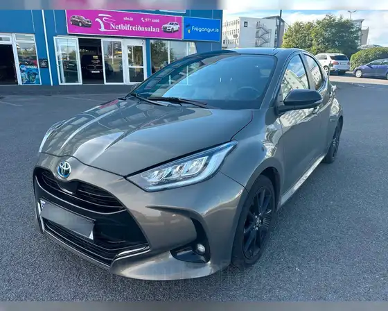 TOYOTA YARIS STYLE HYBRID PANO