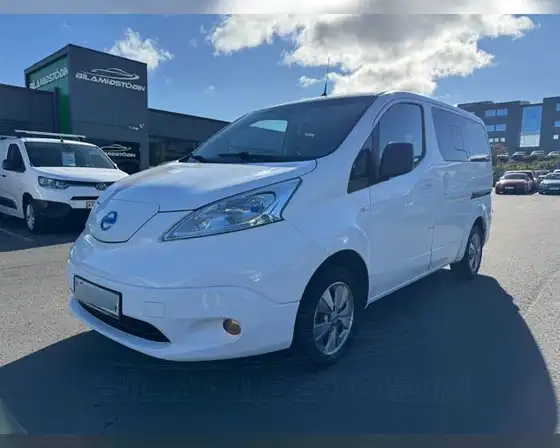 NISSAN E-NV200