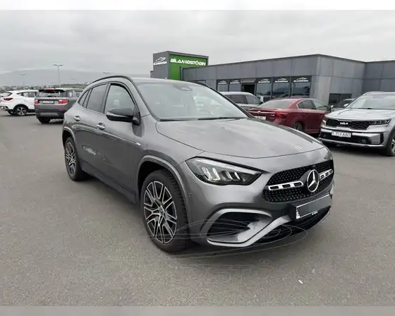 MERCEDES-BENZ GLA 250 E