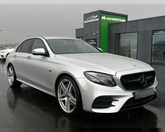 MERCEDES-BENZ E 300 DE AMG