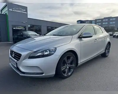 VOLVO V40 D3