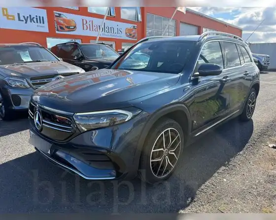 MERCEDES-BENZ EQB 300 4MATIC AMG