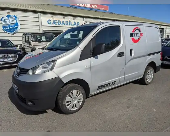 NISSAN NV200