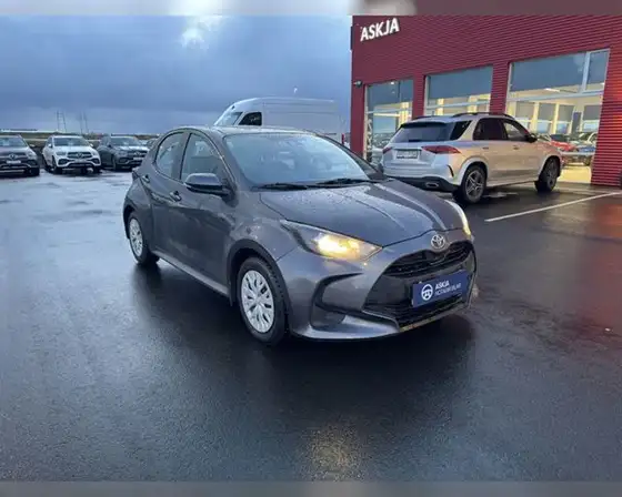 TOYOTA YARIS ACTIVE
