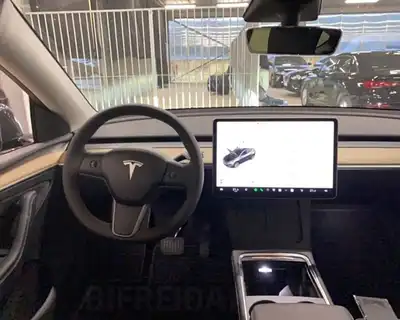 TESLA MODEL Y SR