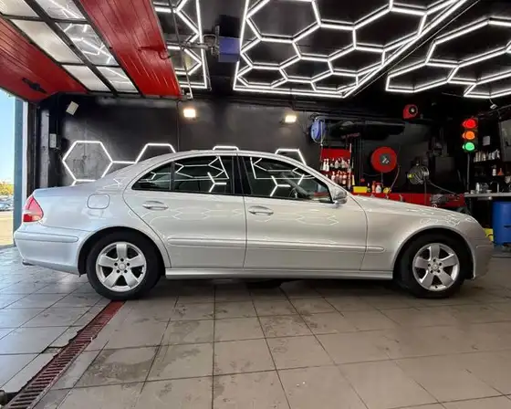 MERCEDES-BENZ E 220 CDI