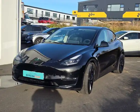 TESLA MODEL Y LONG RANGE