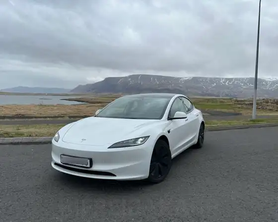 TESLA MODEL 3 SR