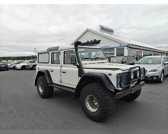 LAND ROVER DEFENDER
