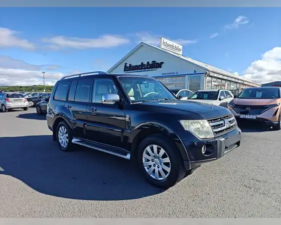 MITSUBISHI PAJERO