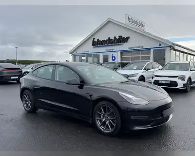 TESLA MODEL 3 LONG RANGE