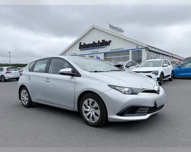 TOYOTA AURIS ACTIVE