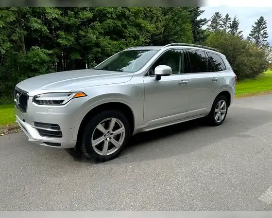 VOLVO XC90 T8 HYBRID MOMENTUM