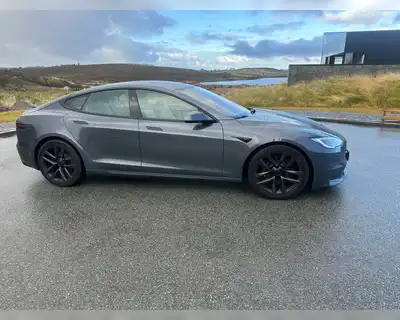 TESLA MODEL S