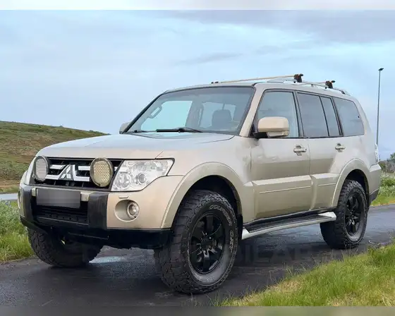 MITSUBISHI PAJERO INSTYLE 33B