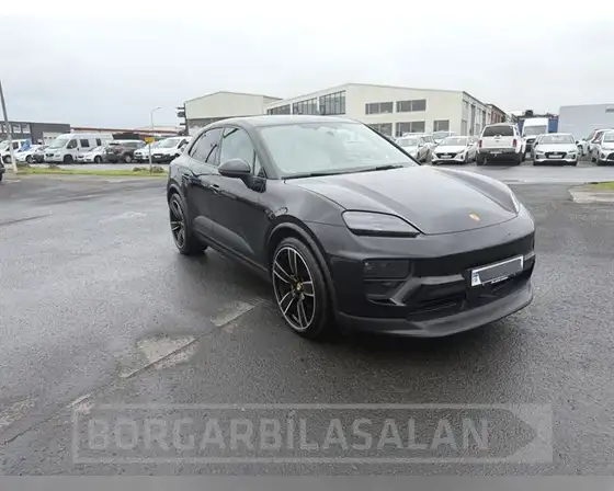 PORSCHE MACAN 4