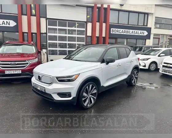 VOLVO XC40 R-DESIGN