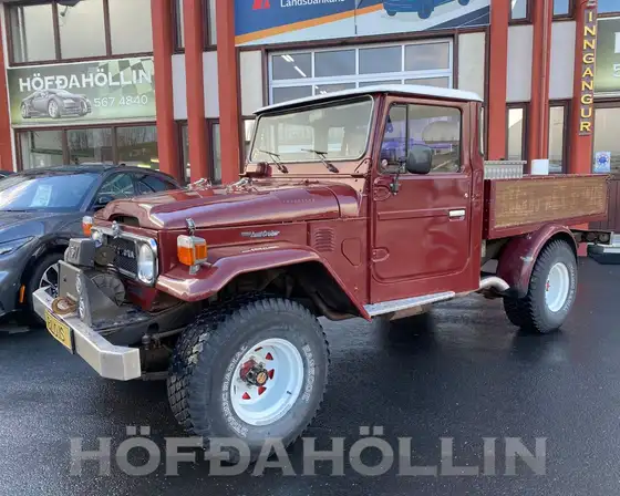 TOYOTA LAND CRUISER FJ45