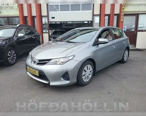 TOYOTA AURIS