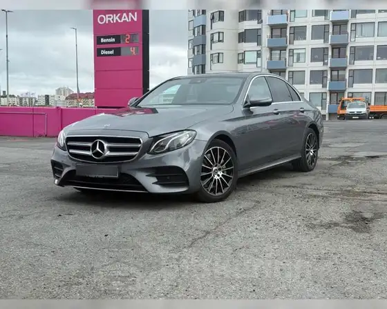 MERCEDES-BENZ E 300 DE AMG-LINE