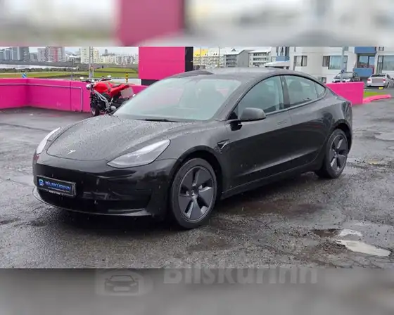 TESLA MODEL 3 SR