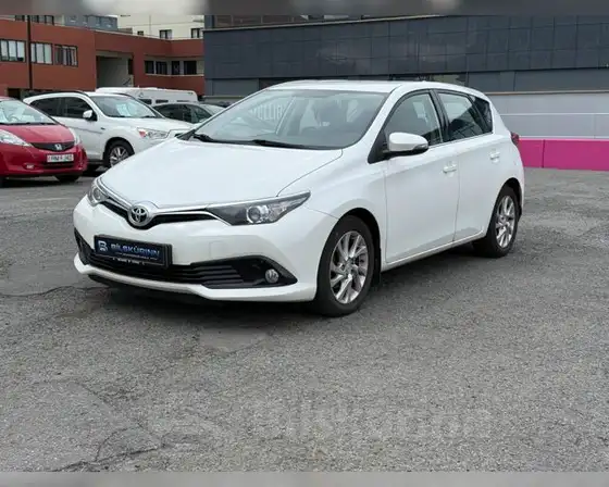 TOYOTA AURIS
