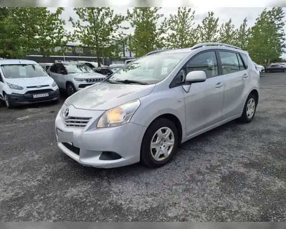 TOYOTA VERSO