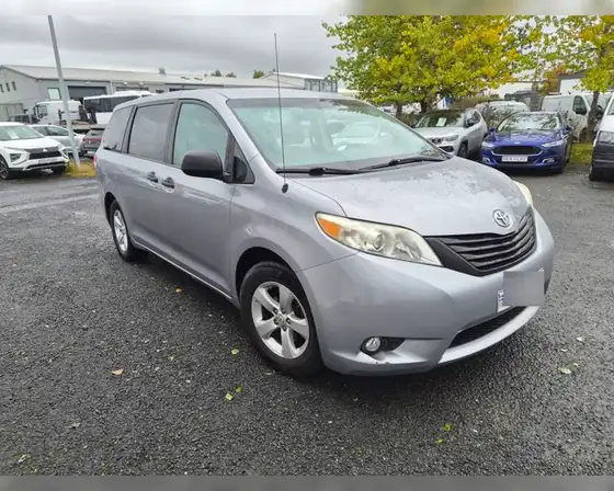 TOYOTA SIENNA