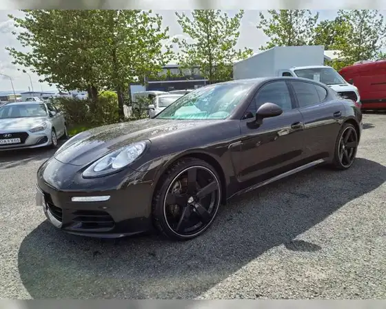 PORSCHE PANAMERA