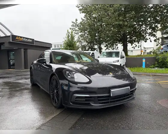 PORSCHE PANAMERA 4 E-HYBRID