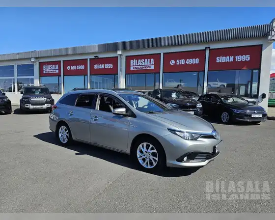 TOYOTA AURIS