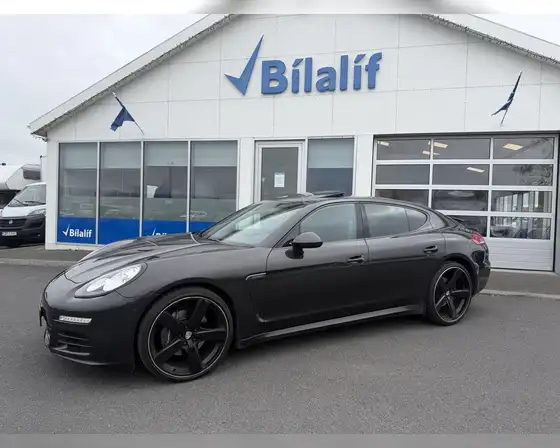 PORSCHE PANAMERA
