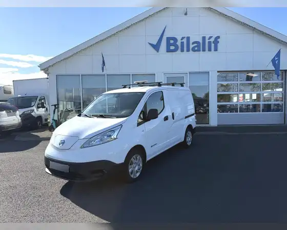 NISSAN E-NV200