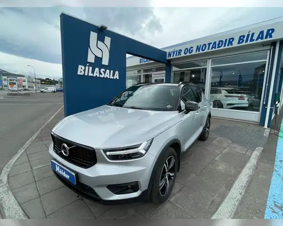 VOLVO XC40 R-DESIGN