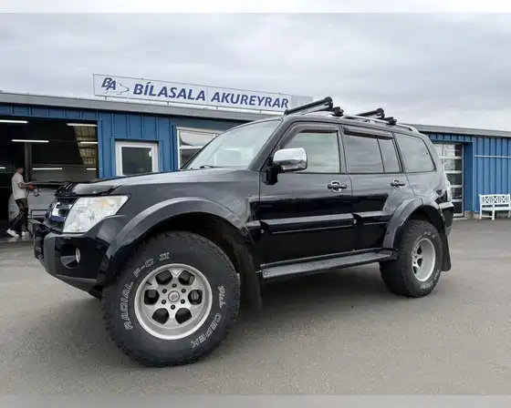MITSUBISHI PAJERO INSTYLE