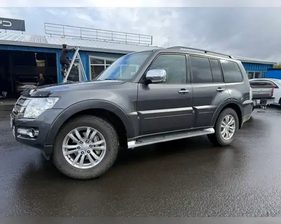 MITSUBISHI PAJERO INSTYLE
