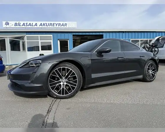 PORSCHE TAYCAN 4S
