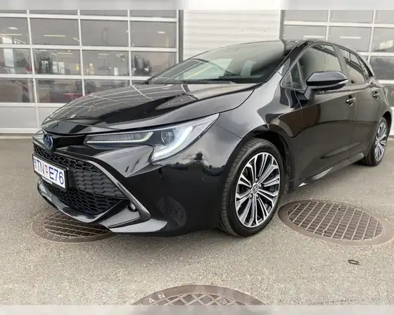 TOYOTA COROLLA H/B HYBRID 17"