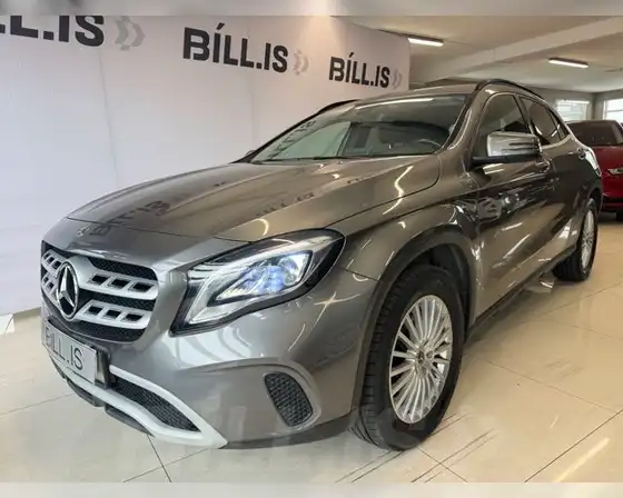 MERCEDES-BENZ GLA 220 D 4MATIC