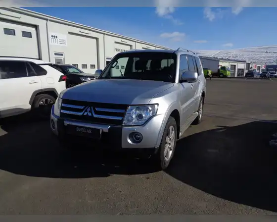 MITSUBISHI PAJERO INTENS