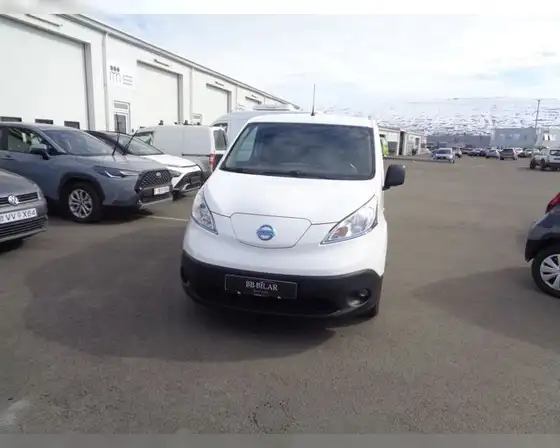 NISSAN E-NV200