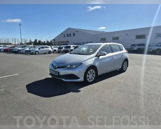 TOYOTA AURIS LIVE