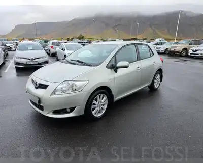 TOYOTA AURIS