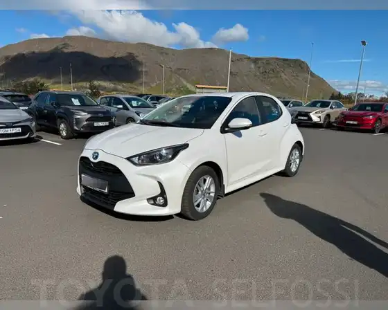 TOYOTA YARIS ACTIVE