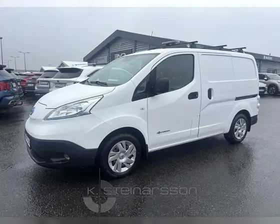 NISSAN E-NV200