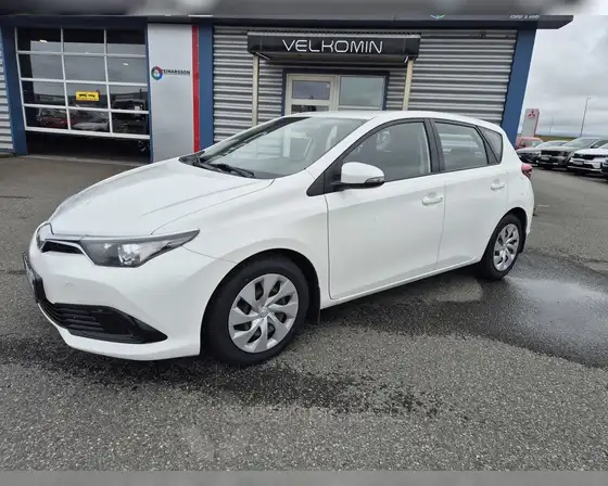 TOYOTA AURIS