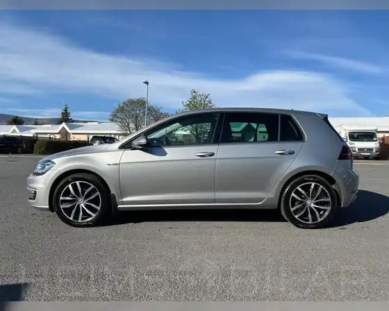 VW GOLF E