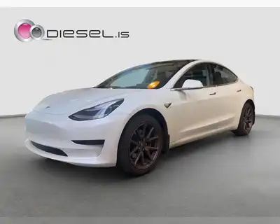 TESLA MODEL 3 SR