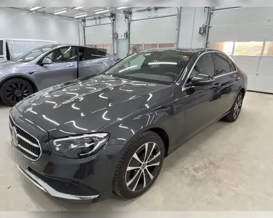 MERCEDES-BENZ E 300 4MATIC LUXURY